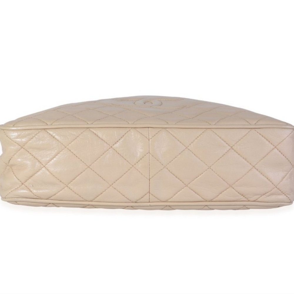 CHANEL 1994 VINTAGELIGHT BEIGE LAMBSKINLARGE CAMERA CASEMESSENGER BAG. - Picture 11 of 17